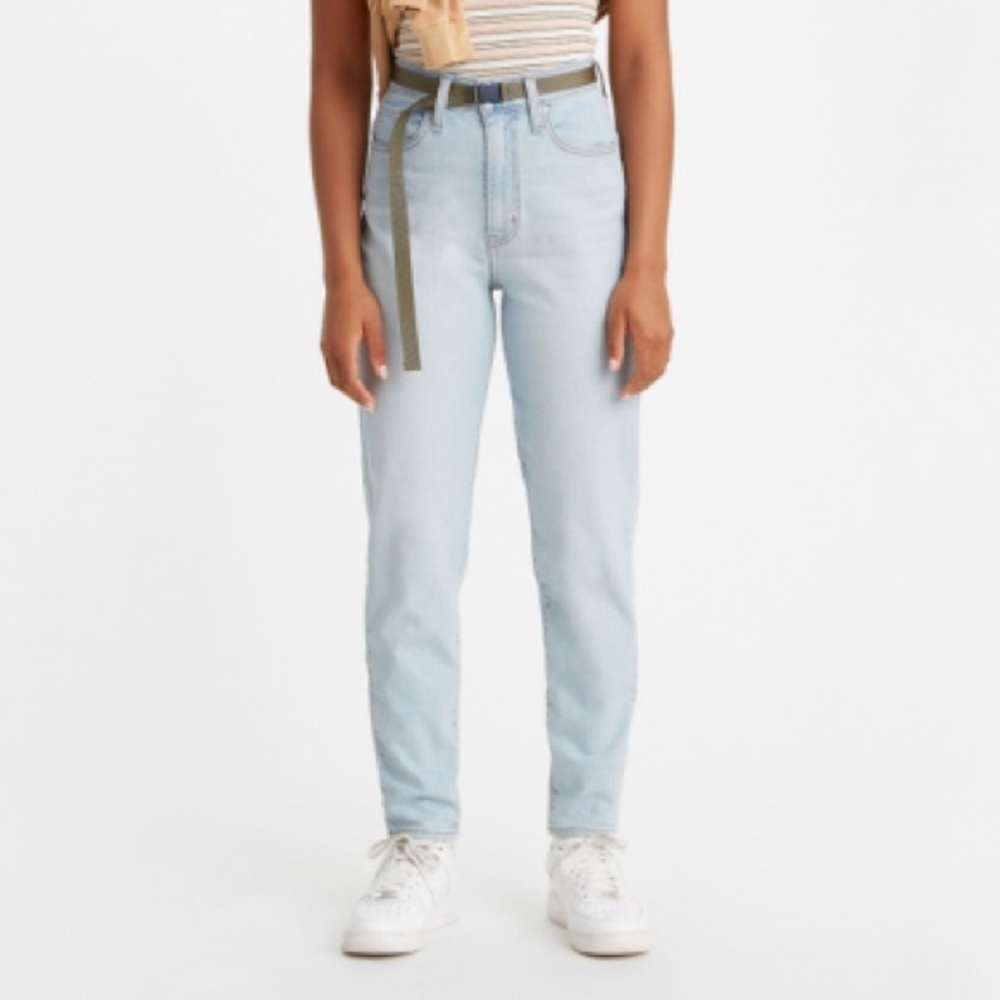 Levi’s High Waisted Taper Jeans in Light Wash